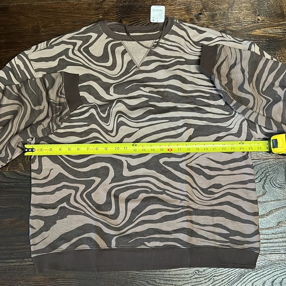 Free People Printed Classic Oversized Crewneck - Picture 8 of 8